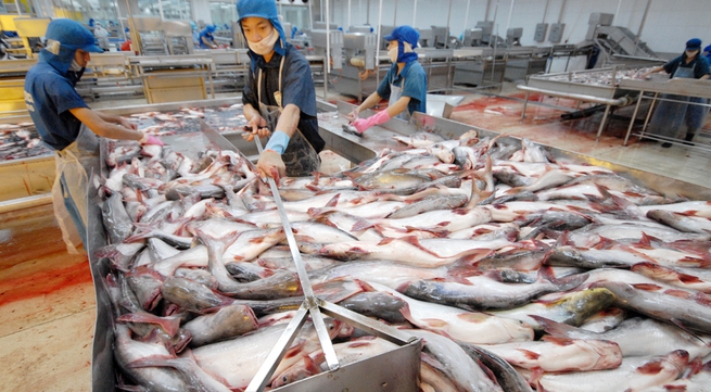 Polluters compensate fish farmers
