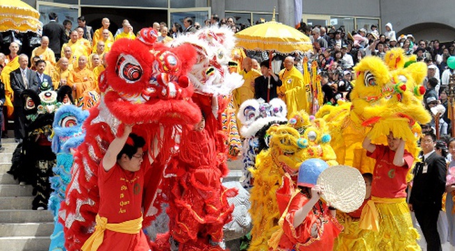 Foreigners prepare for Lunar New Year