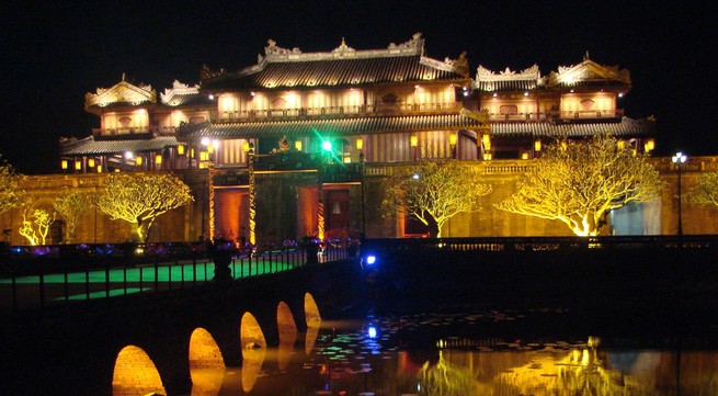 Hue Imperial city opens at night