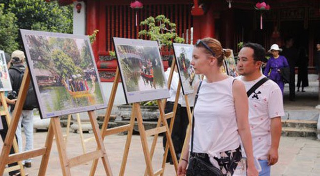 Photo exhibition celebrates Hanoi's Liberation Day
