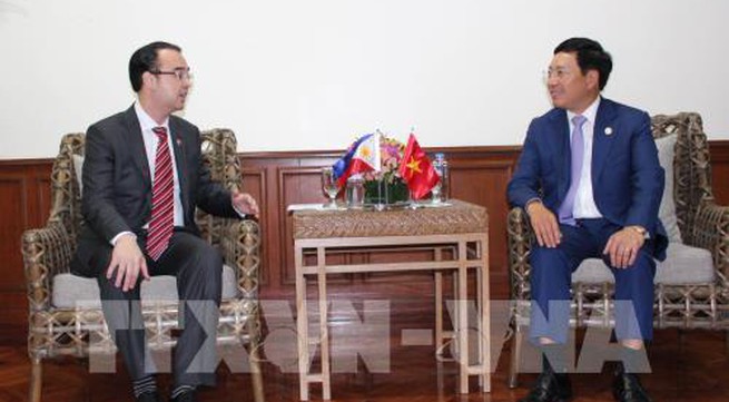 FM Pham Binh Minh holds bilateral meetings