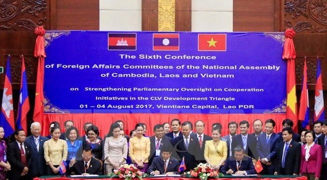Indochinese parliaments discuss development in Vientiane