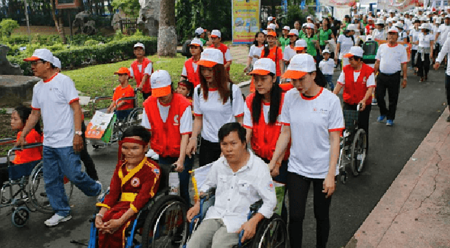 10.000 walk for agent orange victims