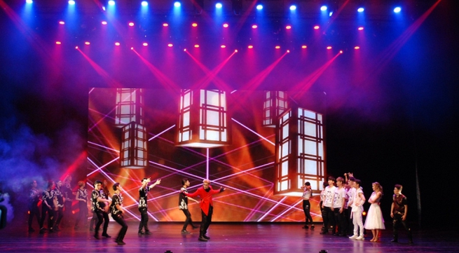 Musical 'Two loving stars' perfomed in Da Nang