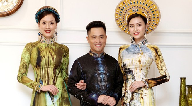 Fashion designer gives ao dai collection to museum