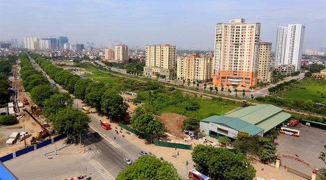 Hà Nội to cut, move 1,300 trees