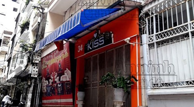 Three karaoke parlour staff arrested for extortion