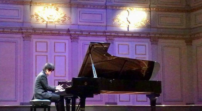 Pianist wins first prize in Int'l competition
