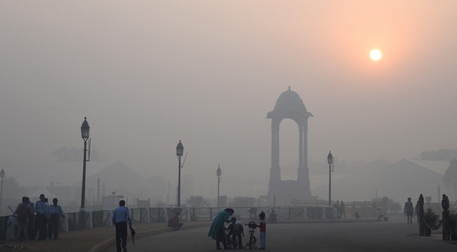 Toxic smog returns to New Delhi, air quality “hazardous”