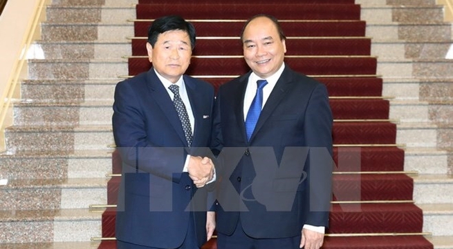 PM Nguyen Xuan Phuc hosts former RoK city mayor