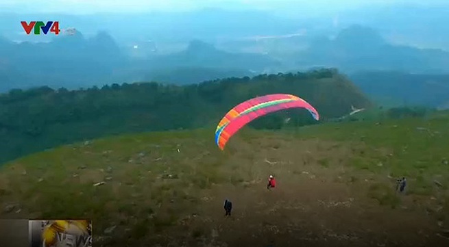 Paragliding Festival in Quang Ninh province