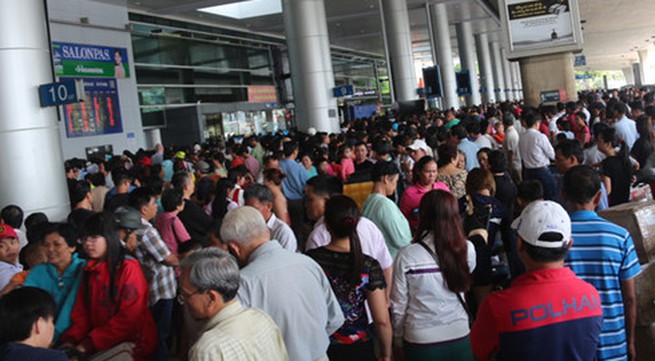 Traffic pressure on Tan Son Nhat airports during Tet