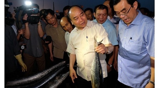 PM visits fishermen in Thua Thien-Hue, Quang Tri provinces