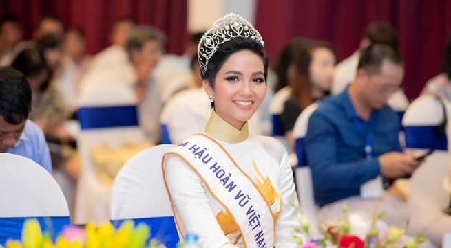 Miss Universe Vietnam becomes Room to Read Ambassador
