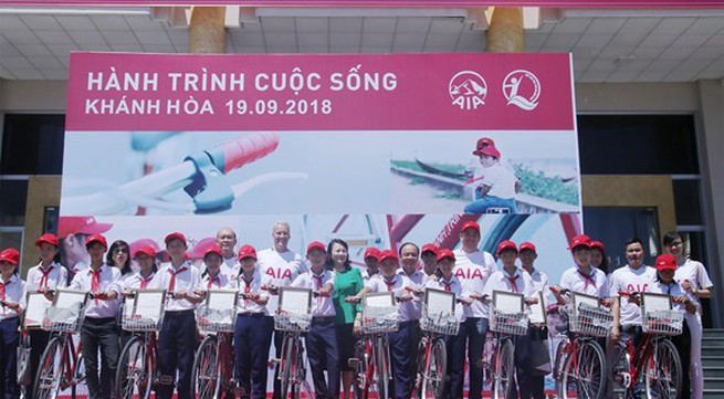 Khanh Hoa: Bicycles presented to disadvantaged students