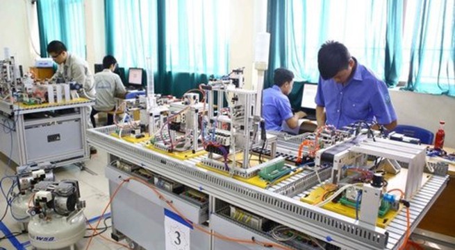 Nearly 116,700 Vietnamese workers sent abroad in 10 months
