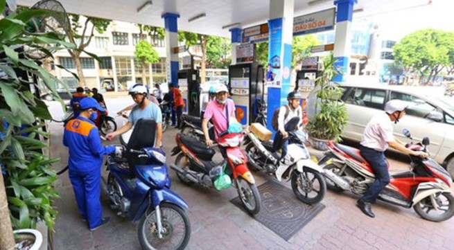 Petrol, oil prices slightly decrease