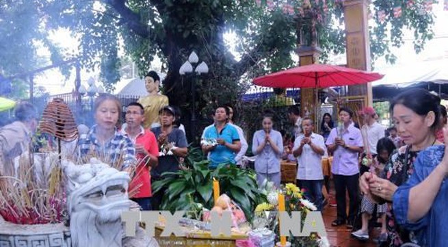 Vietnamese celebrate Buddhist Vu Lan Festival in Laos, India