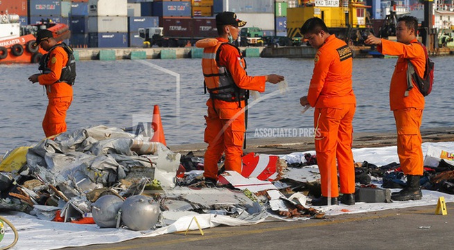 Lion Air plane crash: Bodies found in sea off Jakarta, Indonesia