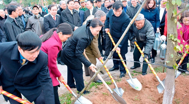NA Chairwoman joins Tree Planting Festival in Hai Duong