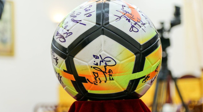 Vietnam U23 shirt and ball up for auction