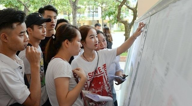 Nearly one million Vietnamese high school students begin crucial exam