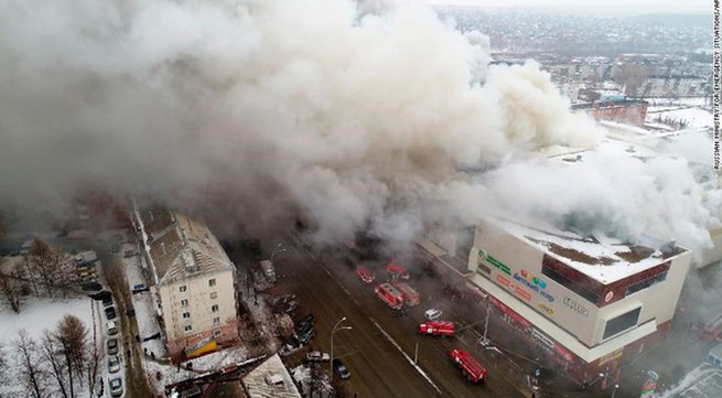 Dozens die in Russian shopping center fire