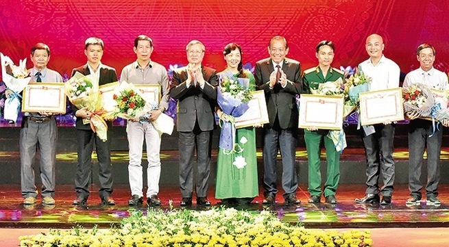 Awards presented for promoting President Ho Chi Minh’s thoughts, morals and style