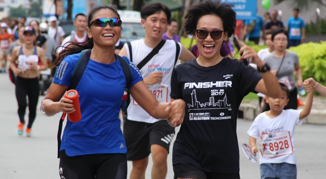 More than 10,000 people join Fund Run for Charity in HCM City
