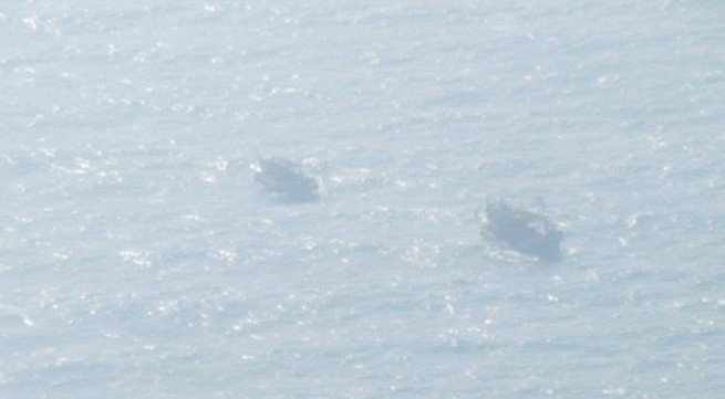 Big wave sinks two vessels, one fisherman missing