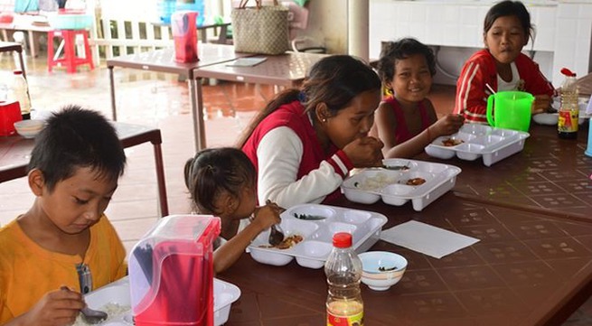 Sharing brings happiness: cheap meals for the poor