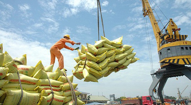 VN economy faces 2018 hurdles: experts