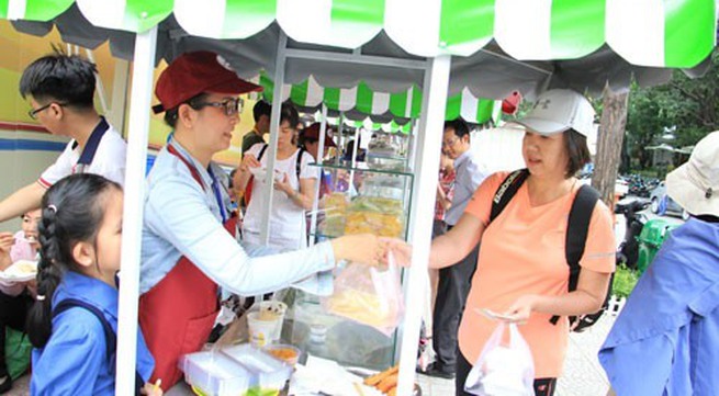 District 1 mulls expanding food stalls model