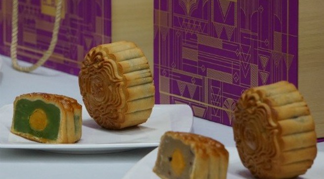 Moon cake makers start sales early this year