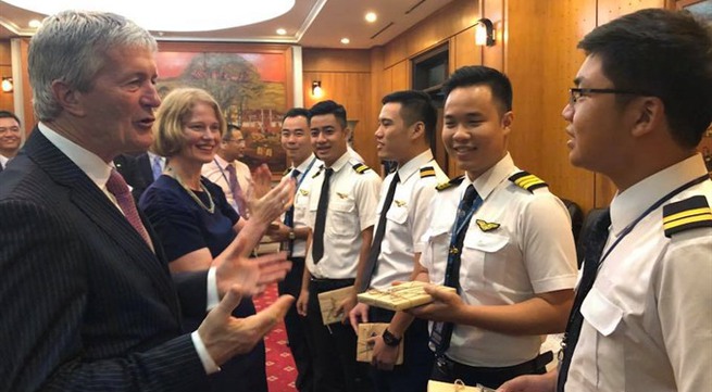New Zealand Minister visits Vietnam Airlines