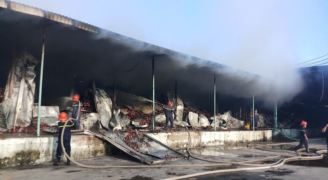 Inferno destroys huge warehouse space in Bình Thuận Province
