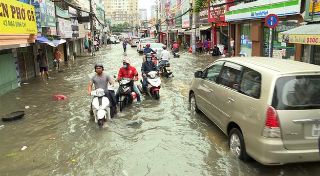 HCM City takes steps to deal with high tides
