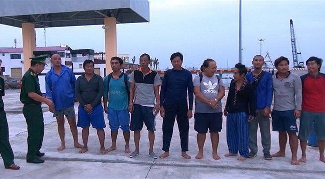 Bà Rịa-Vũng Tàu fishermen save 10 men after shipwreck