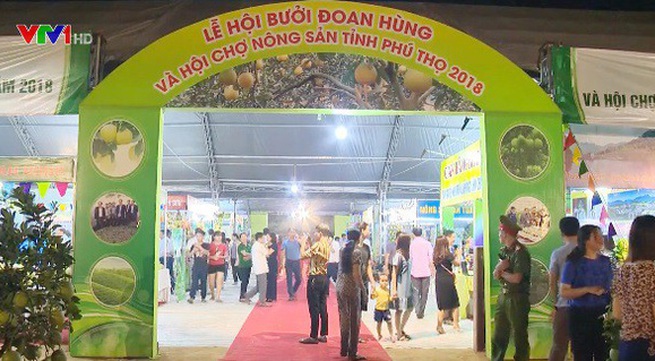 Phu Tho holds fair to promote local pomelos