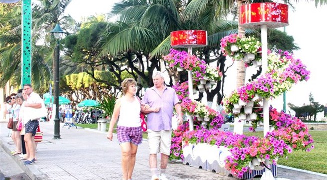 Foreign tourists flock to Nha Trang to celebrate Tet