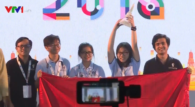 Vietnamese team wins high prizes at robot competition