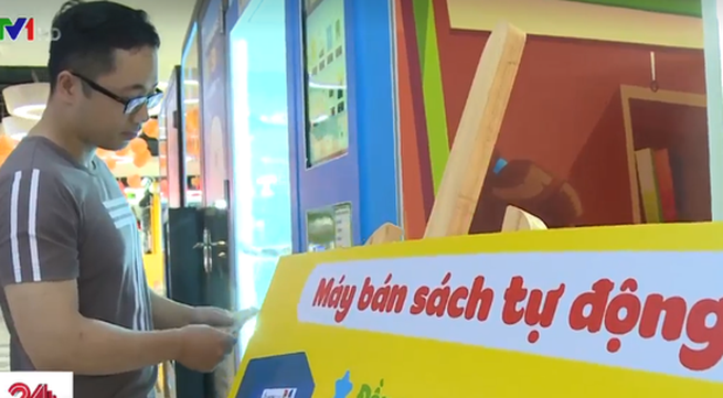 Book vending machine introduced to readers in HCMC