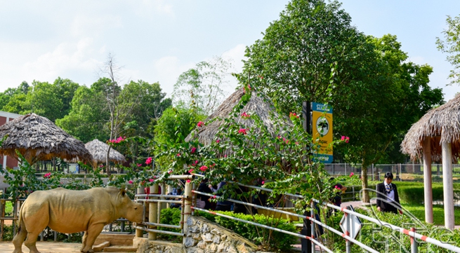 The largest open zoo in the north central Vietnam