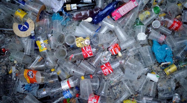 Portugal bans plastic bottles, bags in government's institutes