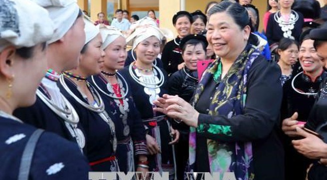 NA leader presents gifts to poor people in Tuyen Quang