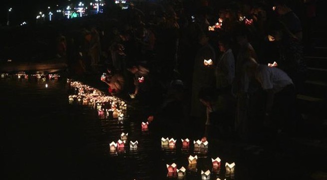 Lantern night pays tribute to martyrs in Quang Tri