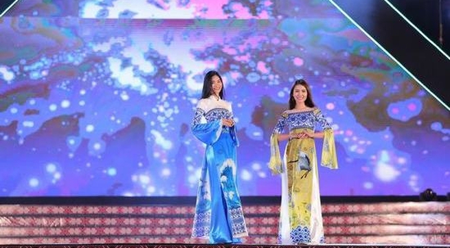 Ao Dai collection of young Tay ethnic designer introduced at brocade festival