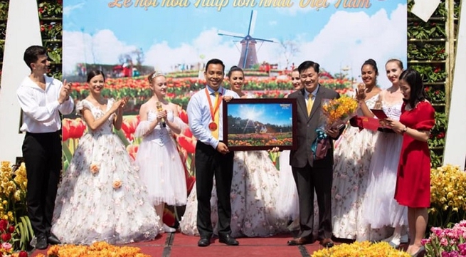Tulip festival in Ba Na Hill sets Guinness Vietnam Record