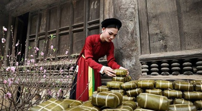 Le Mat village brings traditional Tet to thousands