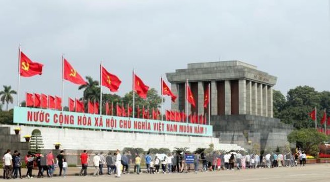 Over 45,000 people pay tribute to President Ho Chi Minh